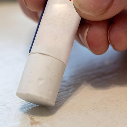 Träfyllnadsstift för att dölja fläckar och repor