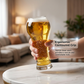 🍺 KÖP 3, FÅ 1 GRATIS! ✨ Stor kapacitet utsmyckat präglat ölglas – Heavy-duty & vintage design – Perfekt för ale, lager eller iskaffe – tålig och diskmaskinssäker – en imponerande presentidé 🎁